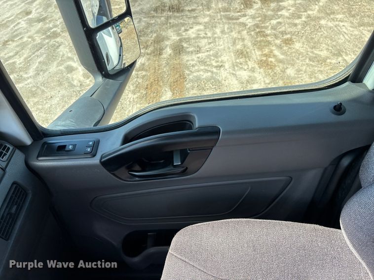 image for item DU0398 2019 International LT625 semi truck