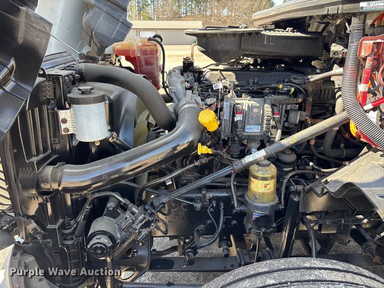 image for item DU0398 2019 International LT625 semi truck