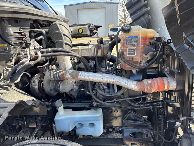 image for item DU0398 2019 International LT625 semi truck