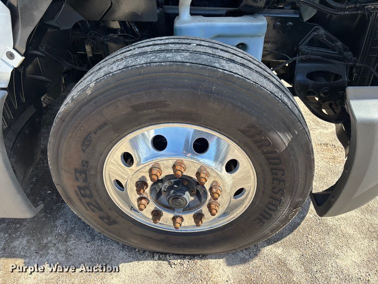 image for item DU0398 2019 International LT625 semi truck