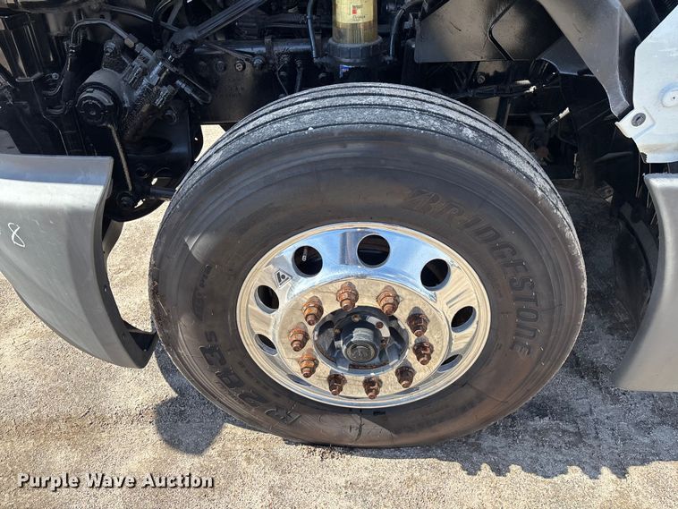 image for item DU0398 2019 International LT625 semi truck