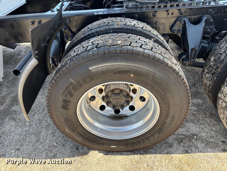 image for item DU0398 2019 International LT625 semi truck