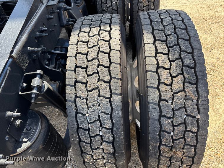 image for item DU0398 2019 International LT625 semi truck