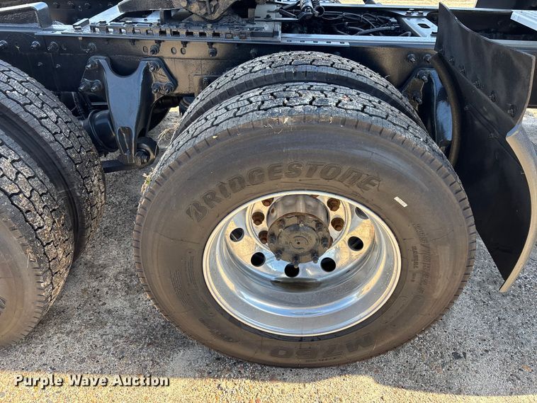 image for item DU0398 2019 International LT625 semi truck