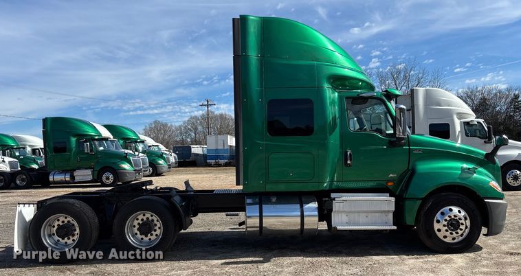 image for item DU0403 2020 International LT625 semi truck