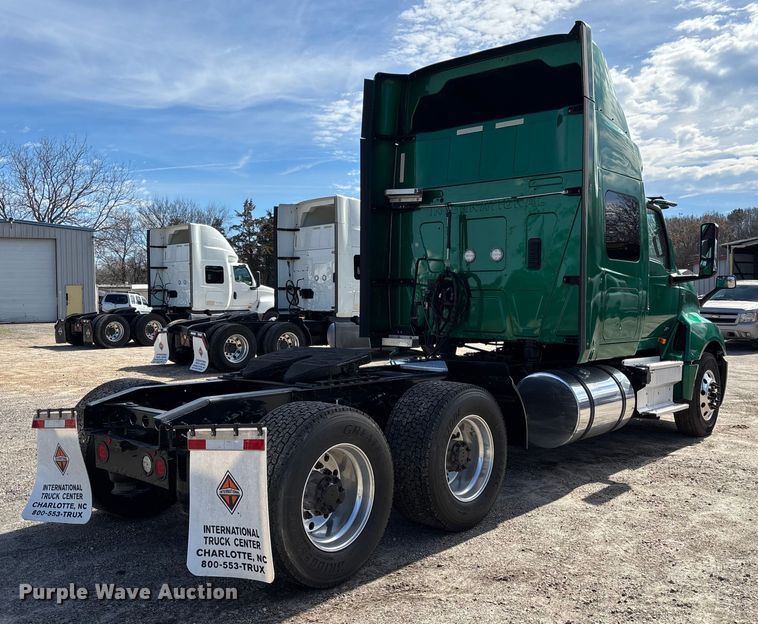 image for item DU0403 2020 International LT625 semi truck