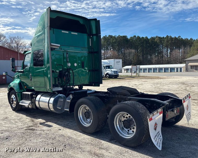 image for item DU0403 2020 International LT625 semi truck