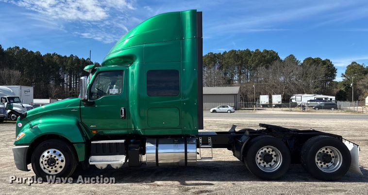 image for item DU0403 2020 International LT625 semi truck