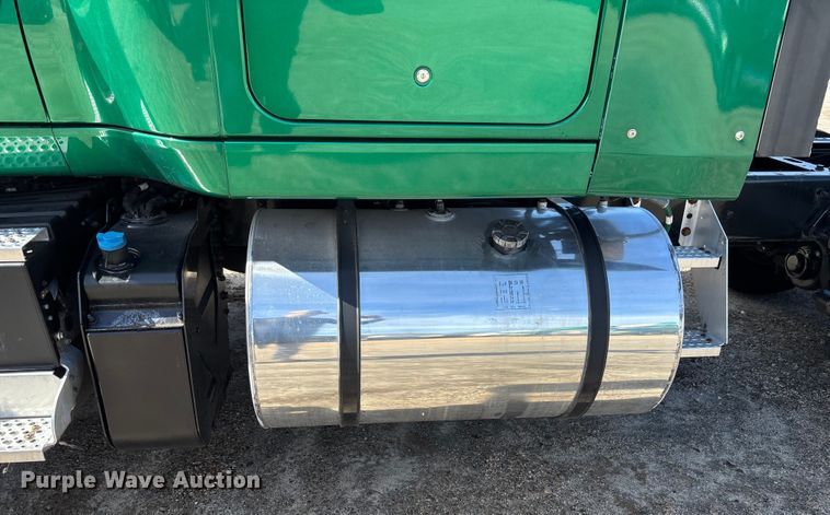 image for item DU0403 2020 International LT625 semi truck