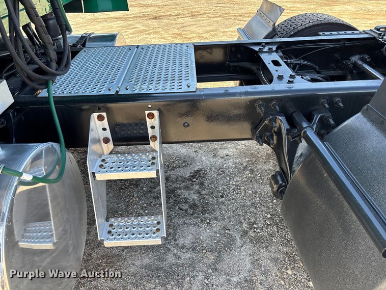 image for item DU0403 2020 International LT625 semi truck