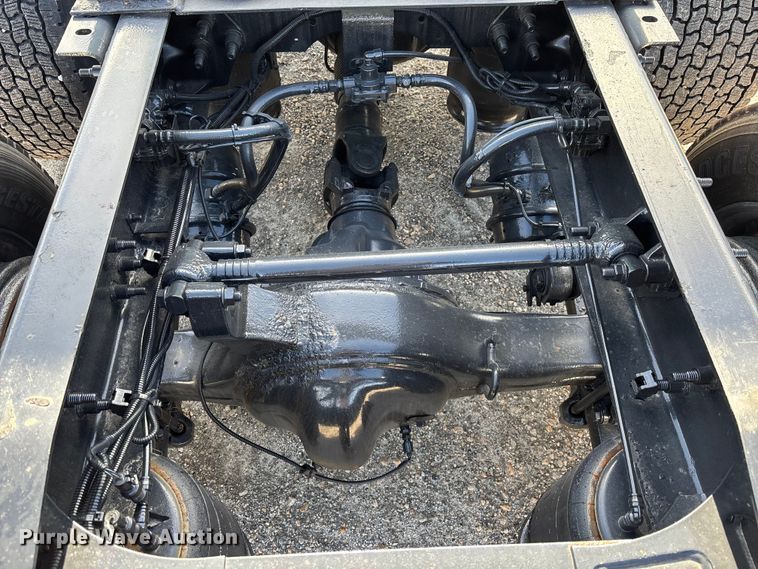 image for item DU0403 2020 International LT625 semi truck