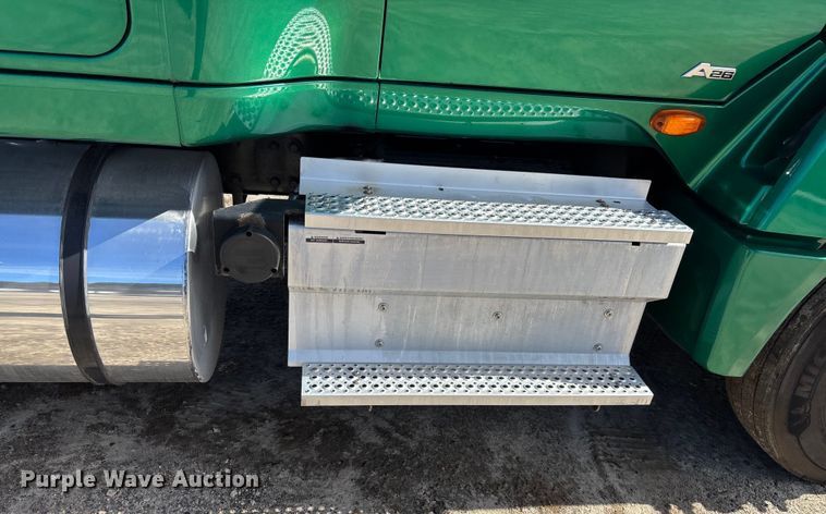 image for item DU0403 2020 International LT625 semi truck