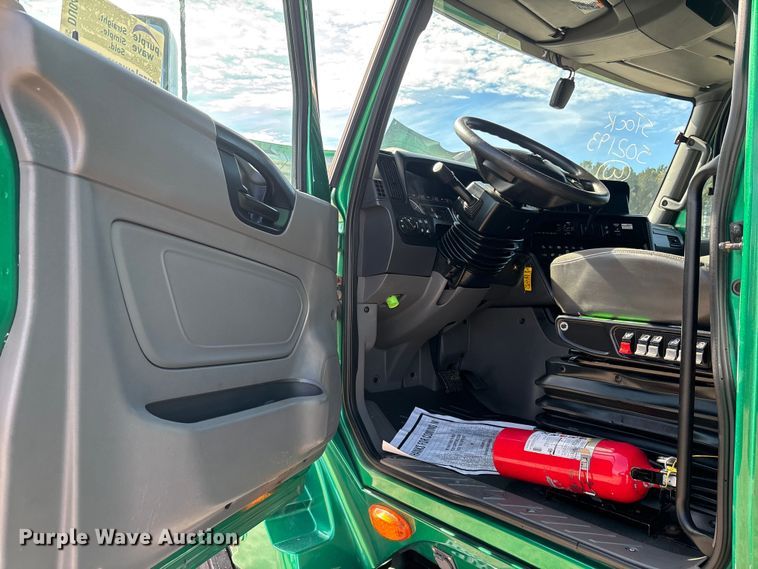 image for item DU0403 2020 International LT625 semi truck