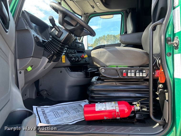 image for item DU0403 2020 International LT625 semi truck