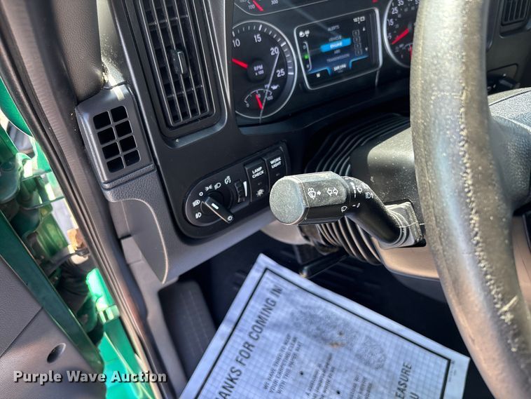 image for item DU0403 2020 International LT625 semi truck