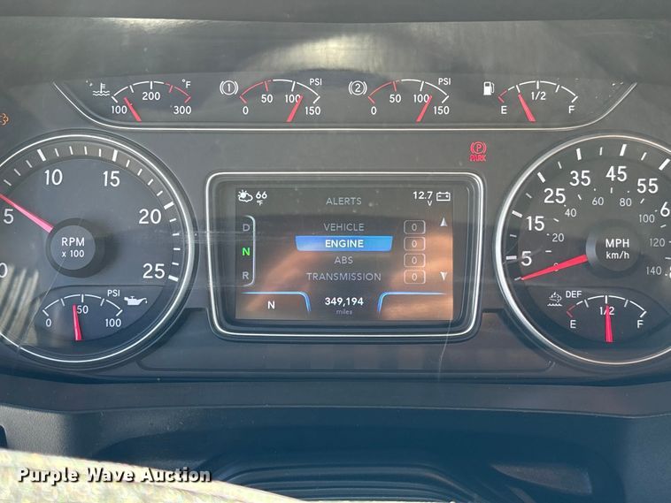 image for item DU0403 2020 International LT625 semi truck