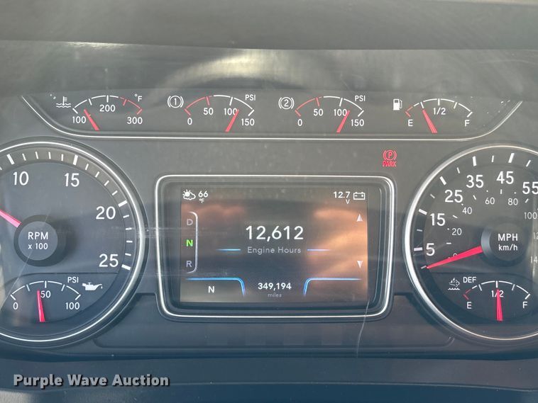 image for item DU0403 2020 International LT625 semi truck