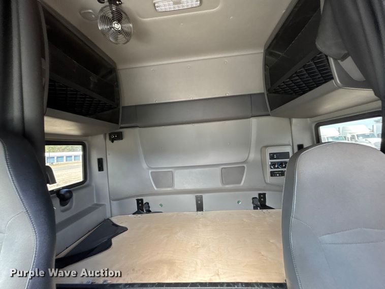 image for item DU0403 2020 International LT625 semi truck