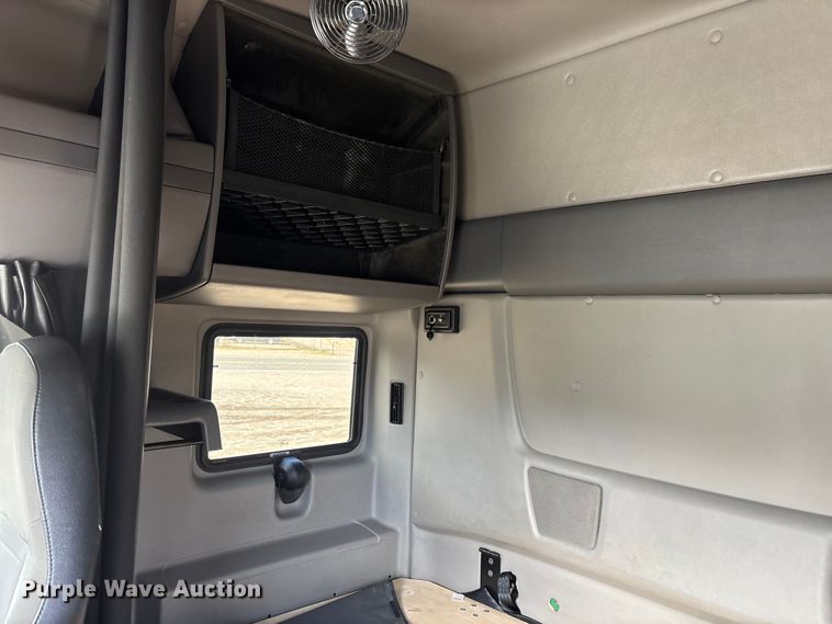 image for item DU0403 2020 International LT625 semi truck