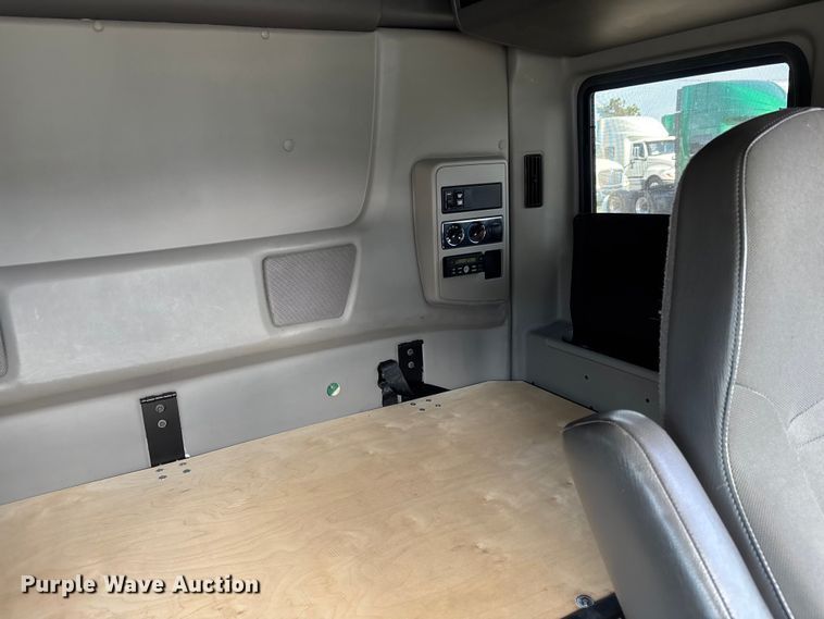 image for item DU0403 2020 International LT625 semi truck