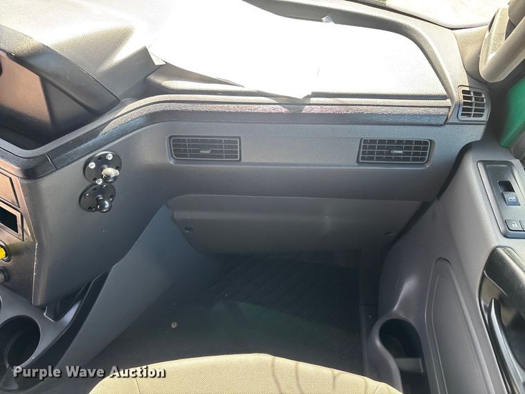 image for item DU0403 2020 International LT625 semi truck