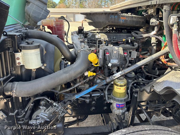 image for item DU0403 2020 International LT625 semi truck