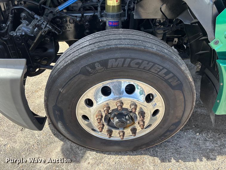 image for item DU0403 2020 International LT625 semi truck