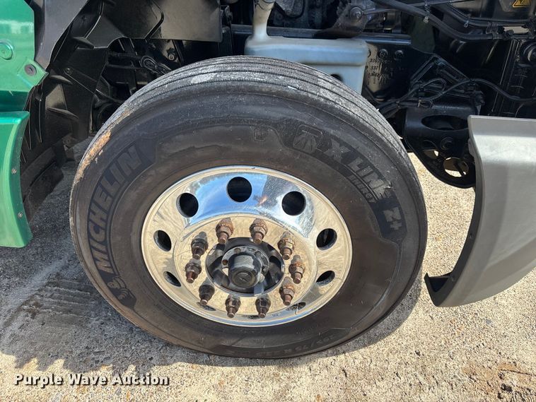 image for item DU0403 2020 International LT625 semi truck