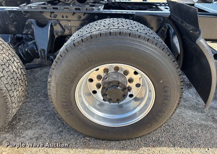 image for item DU0403 2020 International LT625 semi truck