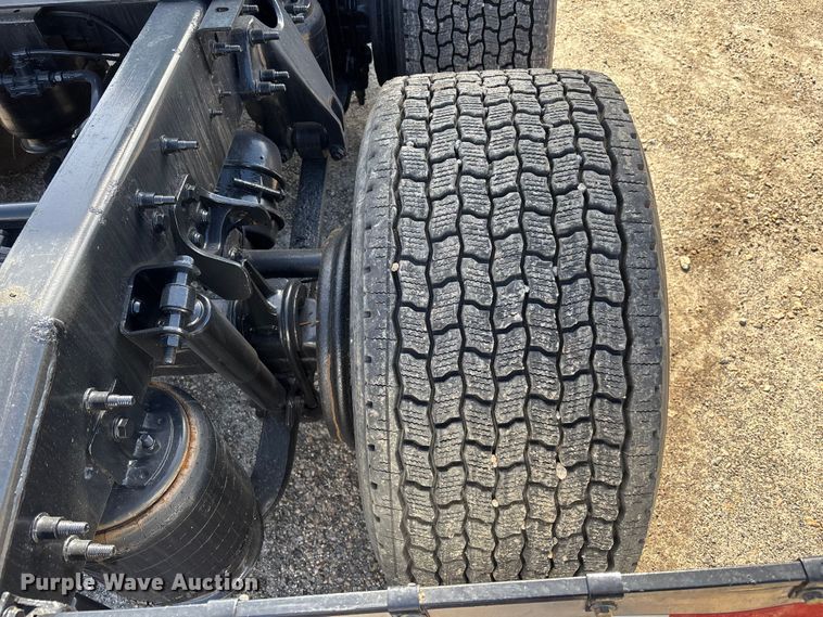 image for item DU0403 2020 International LT625 semi truck