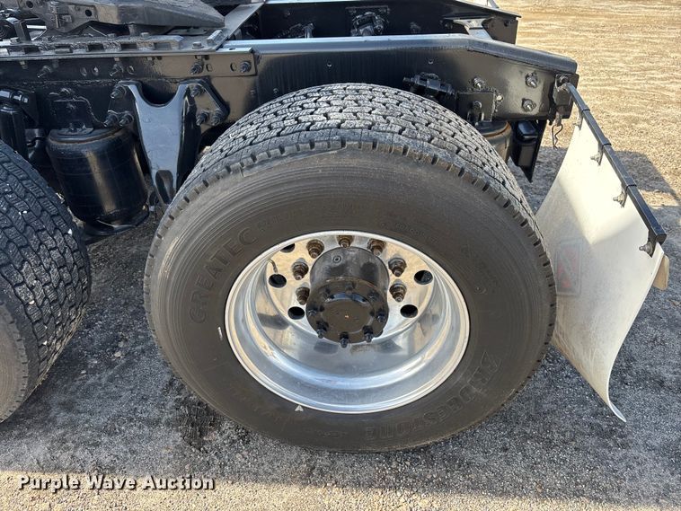 image for item DU0403 2020 International LT625 semi truck