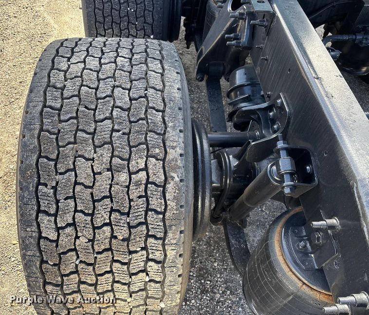 image for item DU0403 2020 International LT625 semi truck