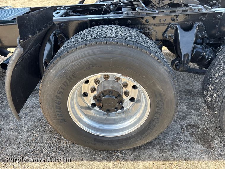 image for item DU0403 2020 International LT625 semi truck