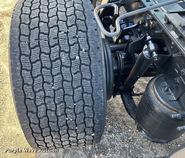 image for item DU0403 2020 International LT625 semi truck