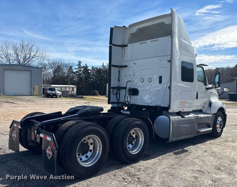 image for item DU0404 2019 International LT625 semi truck