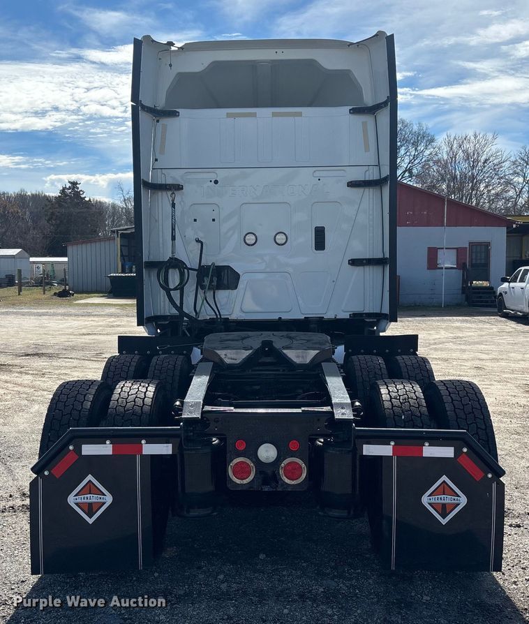 image for item DU0404 2019 International LT625 semi truck