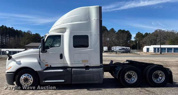 image for item DU0404 2019 International LT625 semi truck