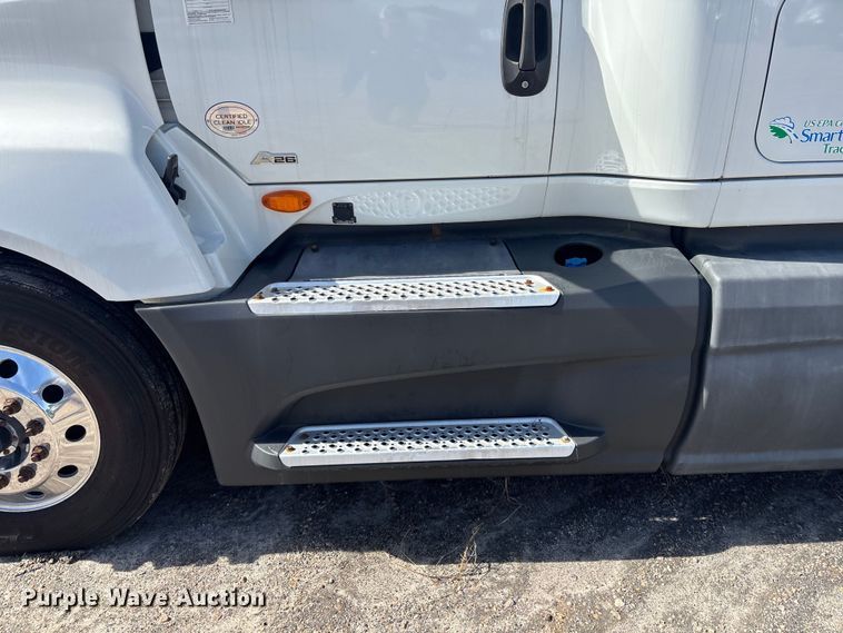 image for item DU0404 2019 International LT625 semi truck