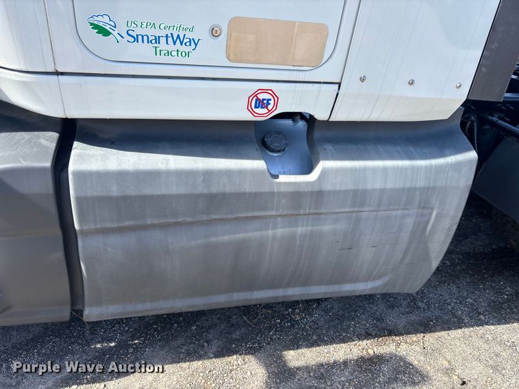 image for item DU0404 2019 International LT625 semi truck