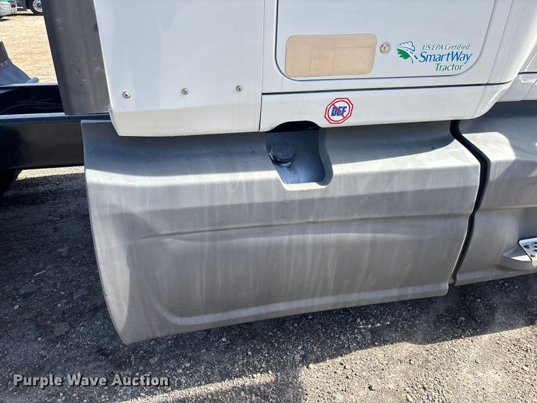 image for item DU0404 2019 International LT625 semi truck