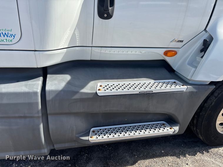 image for item DU0404 2019 International LT625 semi truck