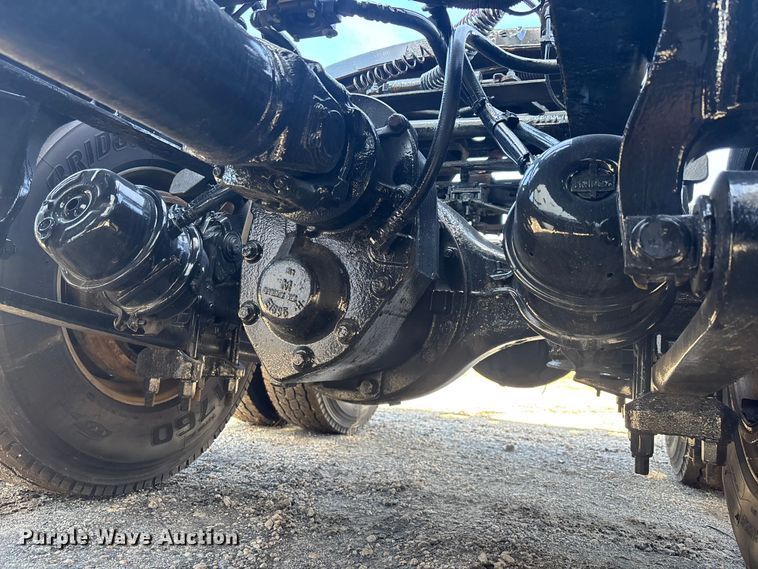 image for item DU0404 2019 International LT625 semi truck