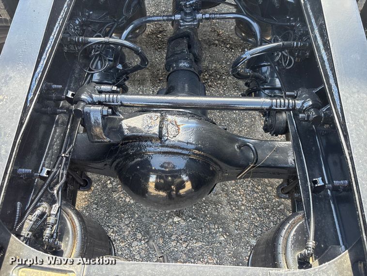 image for item DU0404 2019 International LT625 semi truck