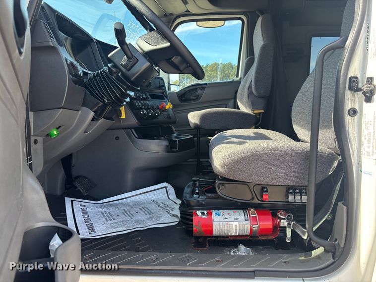 image for item DU0404 2019 International LT625 semi truck