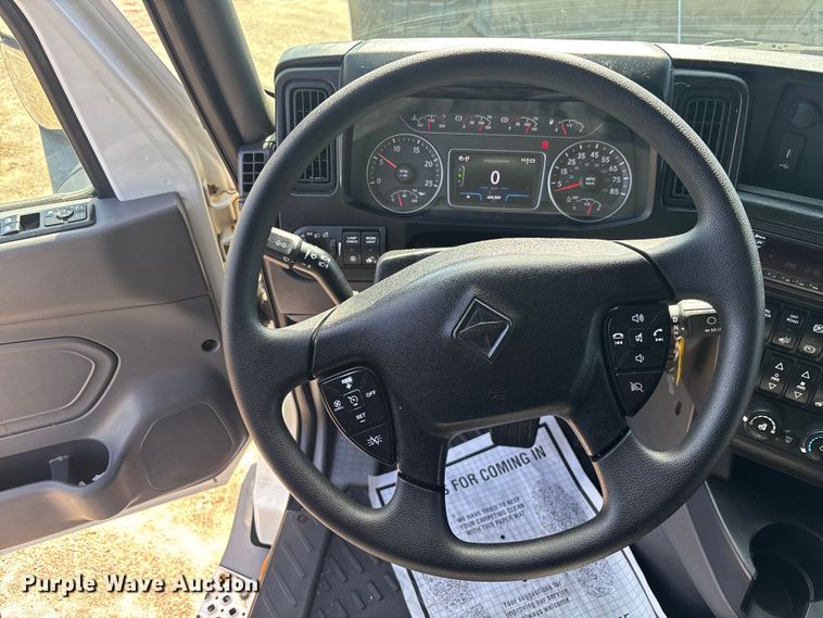 image for item DU0404 2019 International LT625 semi truck