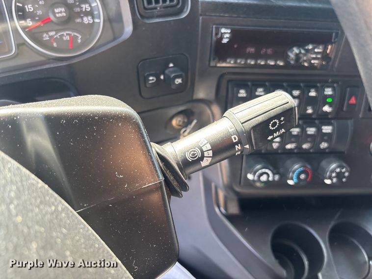 image for item DU0404 2019 International LT625 semi truck