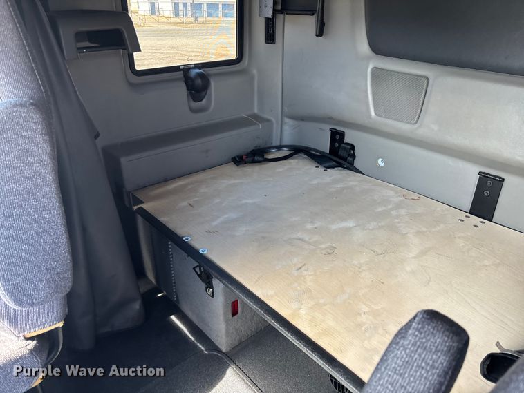 image for item DU0404 2019 International LT625 semi truck