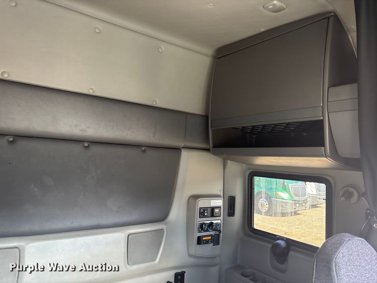 image for item DU0404 2019 International LT625 semi truck