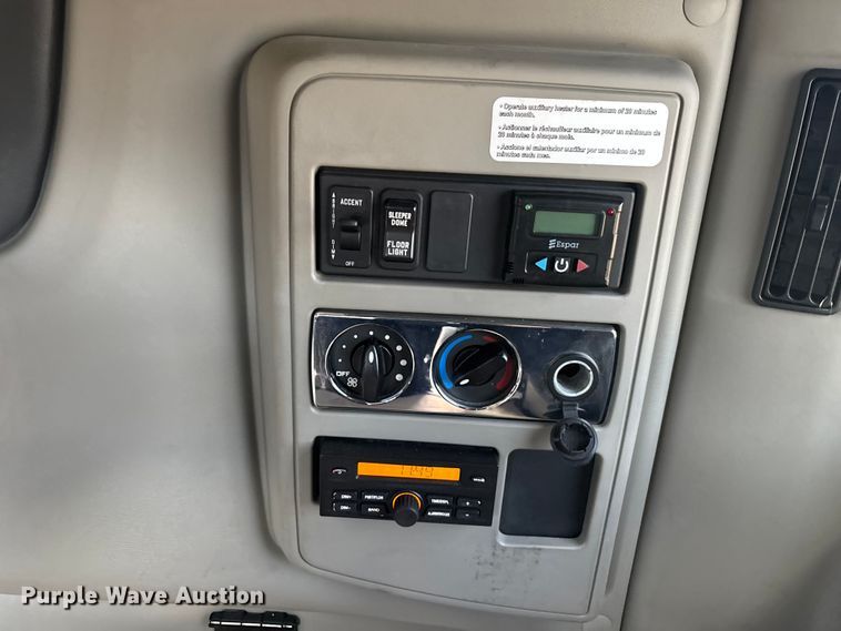 image for item DU0404 2019 International LT625 semi truck