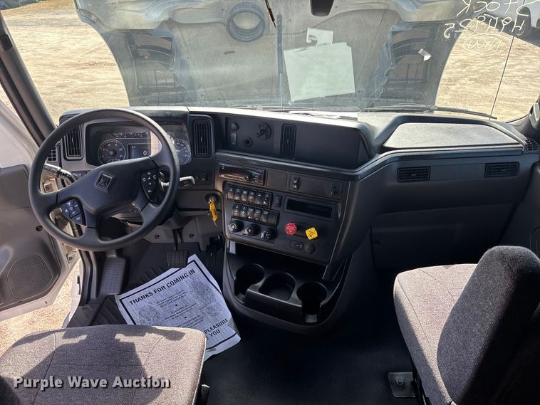 image for item DU0404 2019 International LT625 semi truck